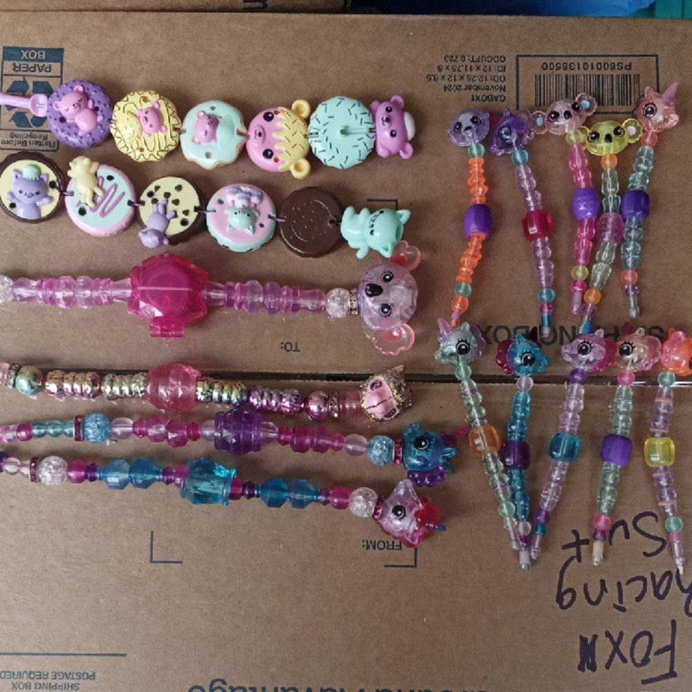 Set Of 16 Twisty Petz